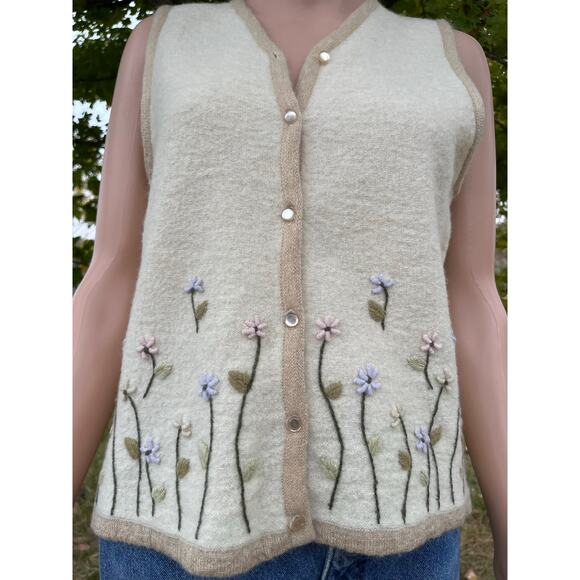 Vintage Sag Harbor Floral Embroidered Sweater Vest - Picture 4 of 5